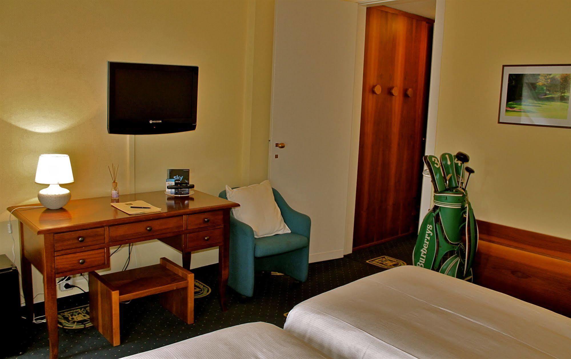Golf Hotel La Pinetina Appiano Gentile Ngoại thất bức ảnh